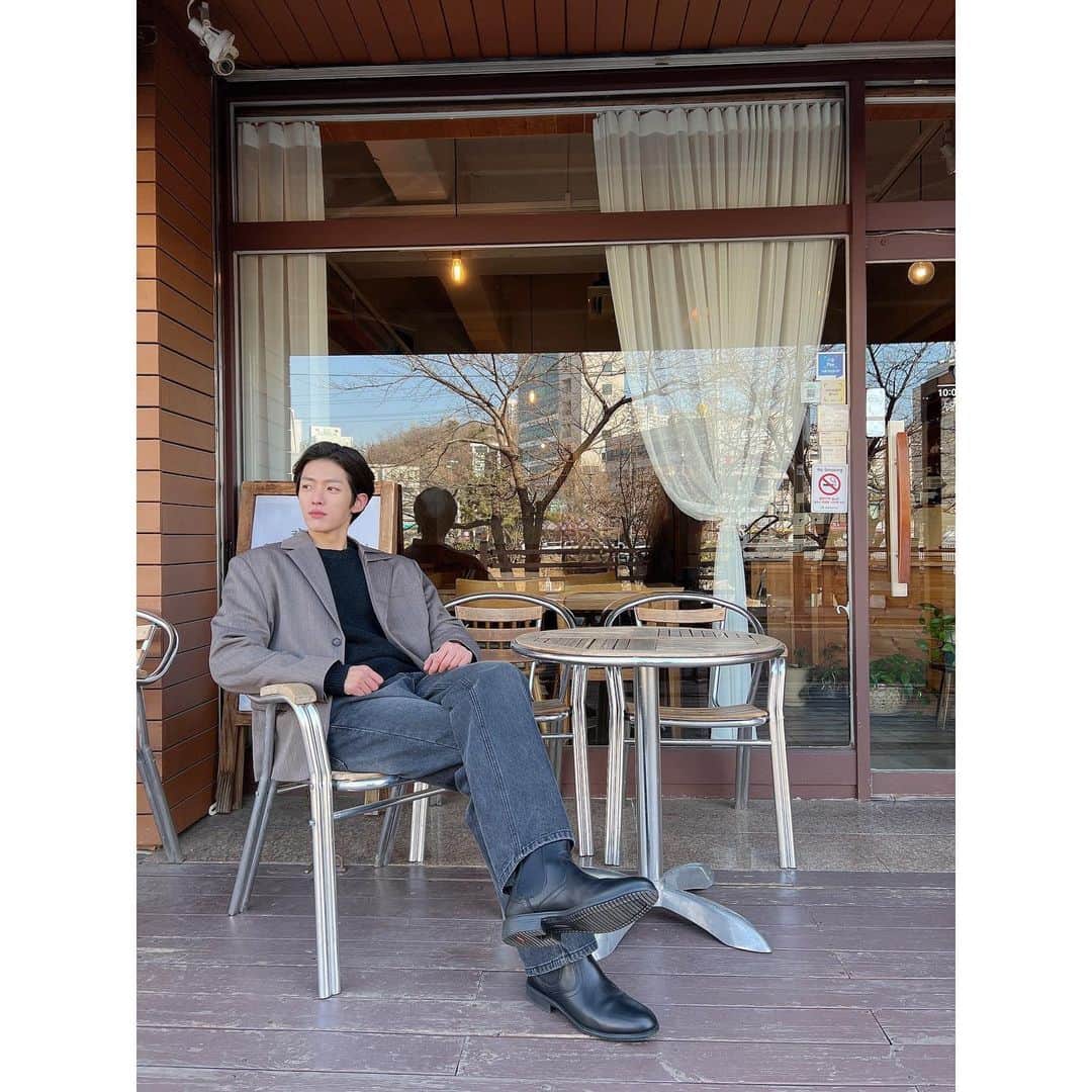 ソンヨルのインスタグラム：「뜨아☕️」