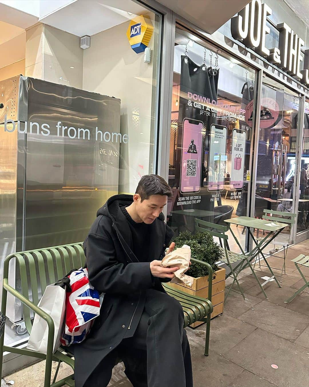 キム·ドンファンさんのインスタグラム写真 - (キム·ドンファンInstagram)「I’m in London  #유럽 #런던 #러언던 #런던투어」2月14日 12時06分 - donghwankim89