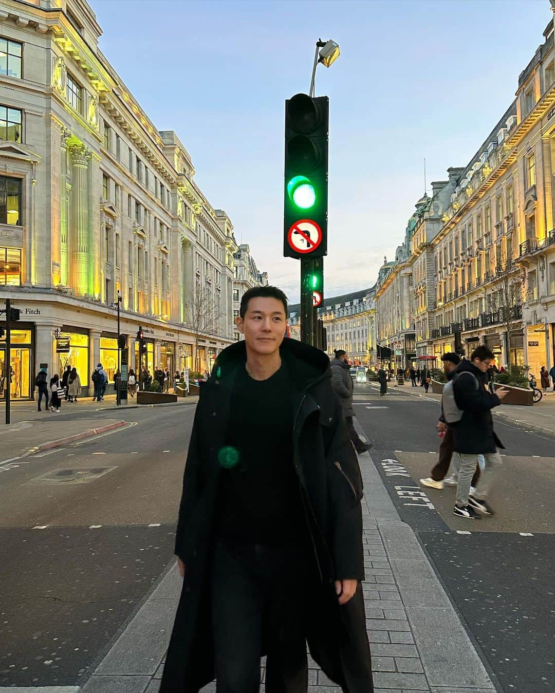 キム·ドンファンのインスタグラム：「I’m in London  #유럽 #런던 #러언던 #런던투어」