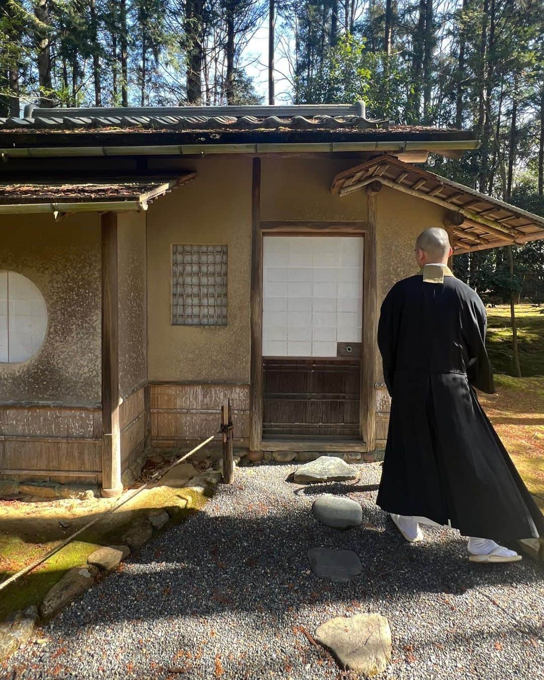 森星さんのインスタグラム写真 - (森星Instagram)「flow.  Koke temple @saihoji_daily   苔寺として親しまれていて、 世界遺産でもある、西芳寺。  静寂の中に、流れる生。 あらゆる足跡が共存する、 この流れに身を委ねていたい🦋」2月14日 12時12分 - hikari