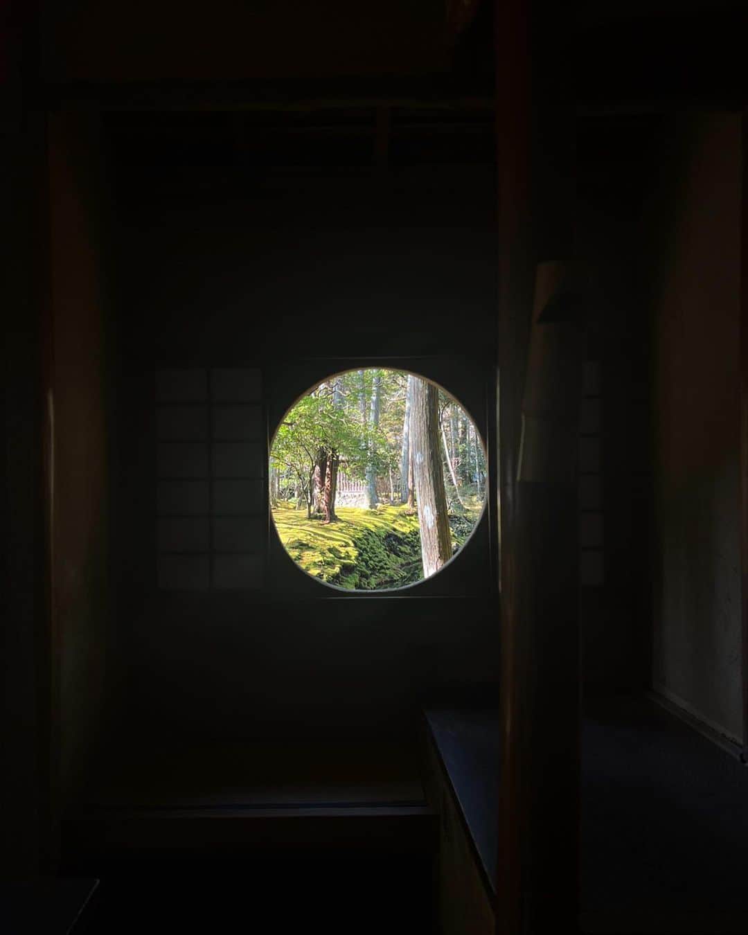 森星のインスタグラム：「flow.  Koke temple @saihoji_daily   苔寺として親しまれていて、 世界遺産でもある、西芳寺。  静寂の中に、流れる生。 あらゆる足跡が共存する、 この流れに身を委ねていたい🦋」