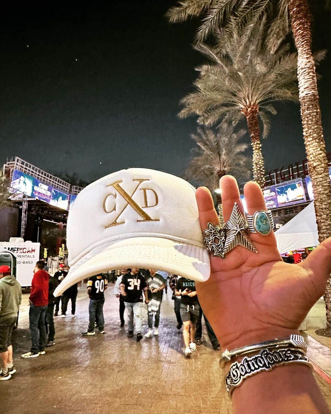 コディ サンダーソンのインスタグラム：「@crimebydesign @codysanderson_official @codysanderson_hankyu_tokyo @navjojewelry #silver #tourquoise」
