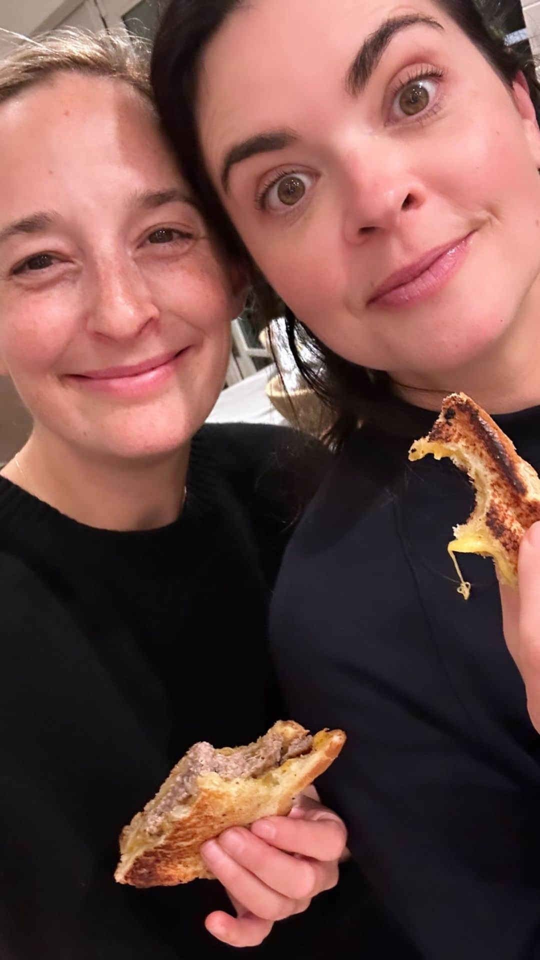 Gaby Dalkinのインスタグラム：「Logan County Burgers with my girl @katieleebiegel」