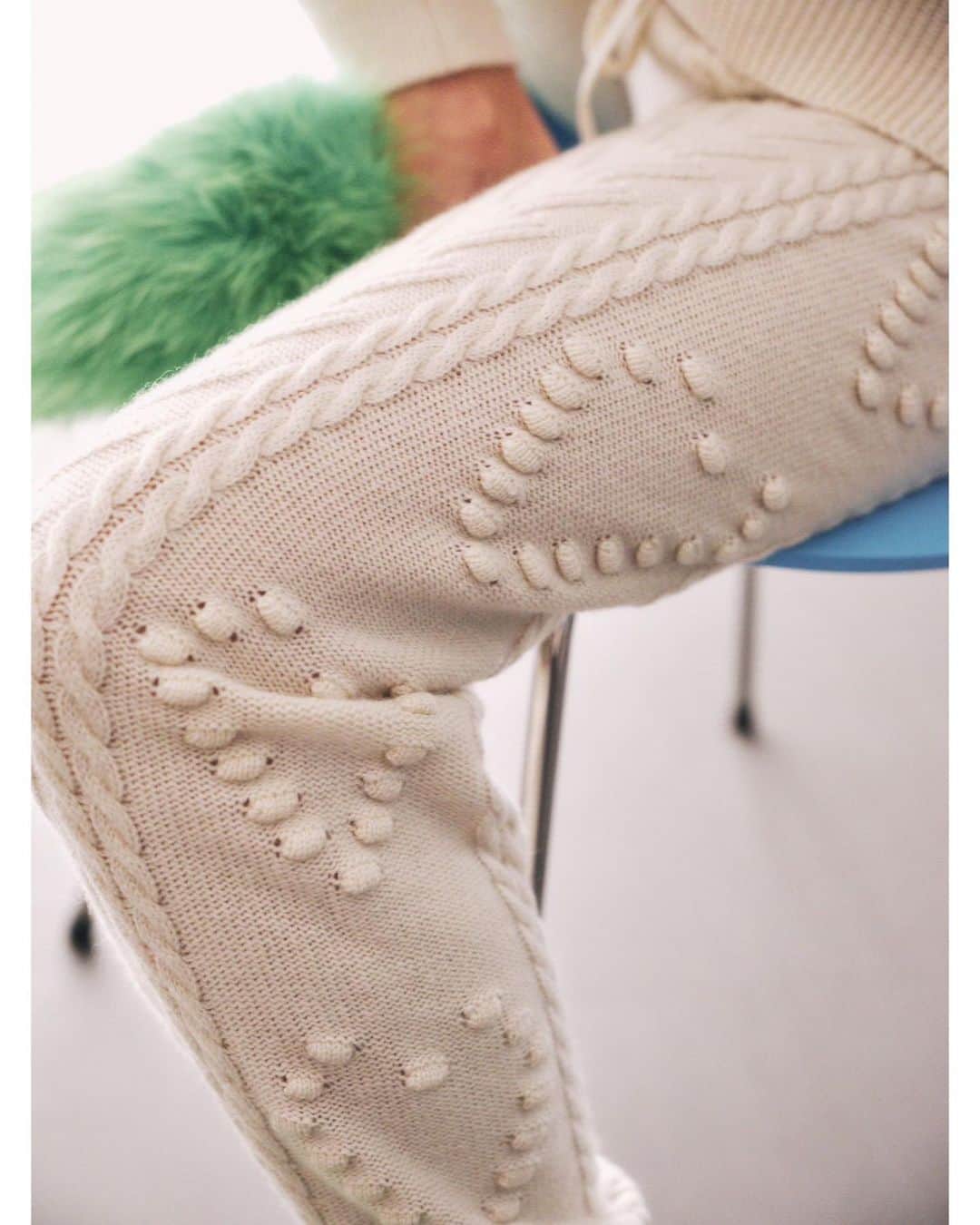 ラッピンノットさんのインスタグラム写真 - (ラッピンノットInstagram)「. . COZ Manufactured By WRPINKNOT 《New Item Pre-order》 . . "新作先行受注会"  期間：2023.02.14(火) 11:00〜19日(日) 23:59  受注会場 : https://the-knitbar.com/collections/coz/womens  期間中はお好きなデザイン・カラーを受注いただけます。  ぜひ最後までお楽しみください。  #wrapinknot #ラッピンノット #coz #cashmere #カシミヤ #knit」2月14日 13時18分 - wrapinknot_official