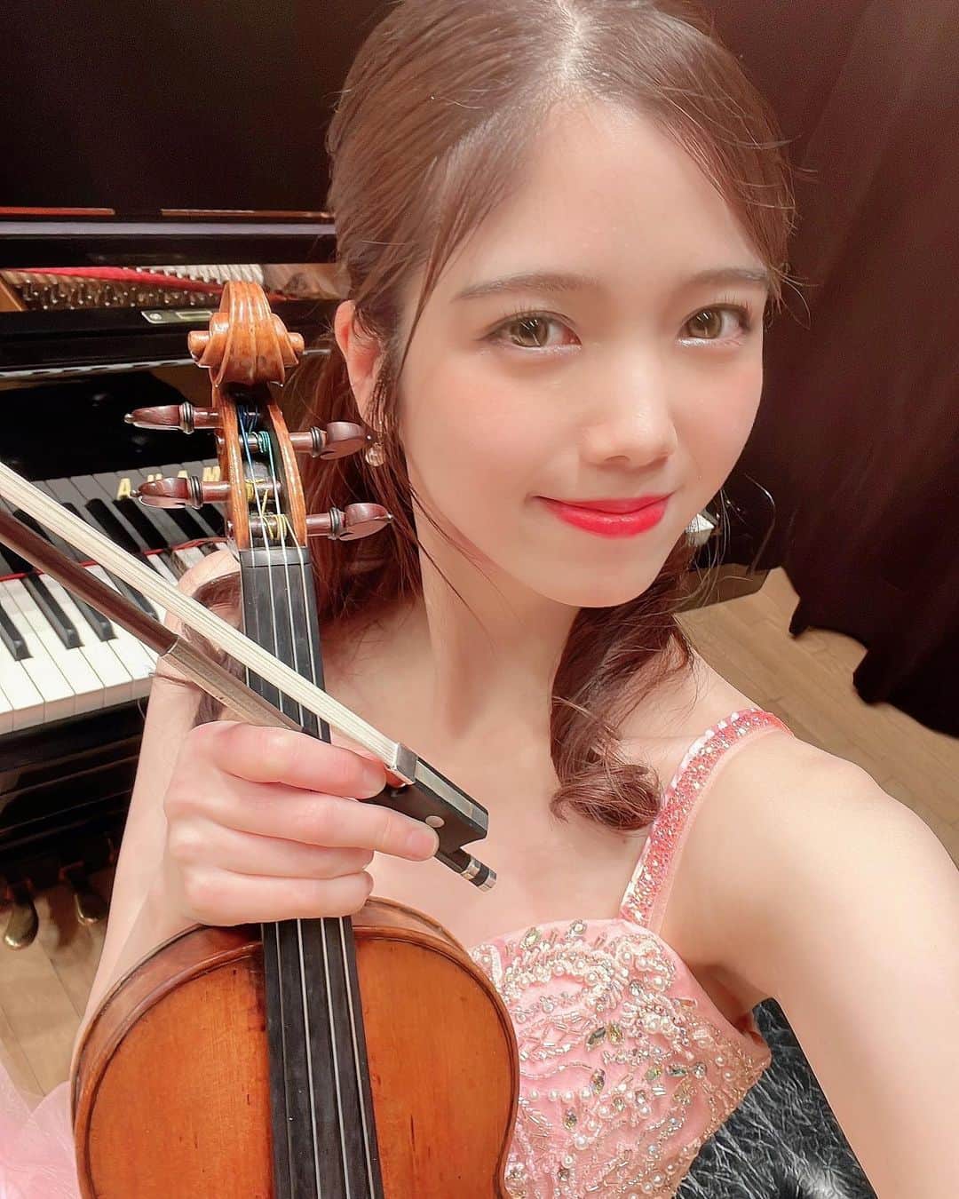 高木凜々子さんのインスタグラム写真 - (高木凜々子Instagram)「Happy Valentine’s Day💝  #violin #music #happyvalentinesday」2月14日 13時32分 - ririkotakagi