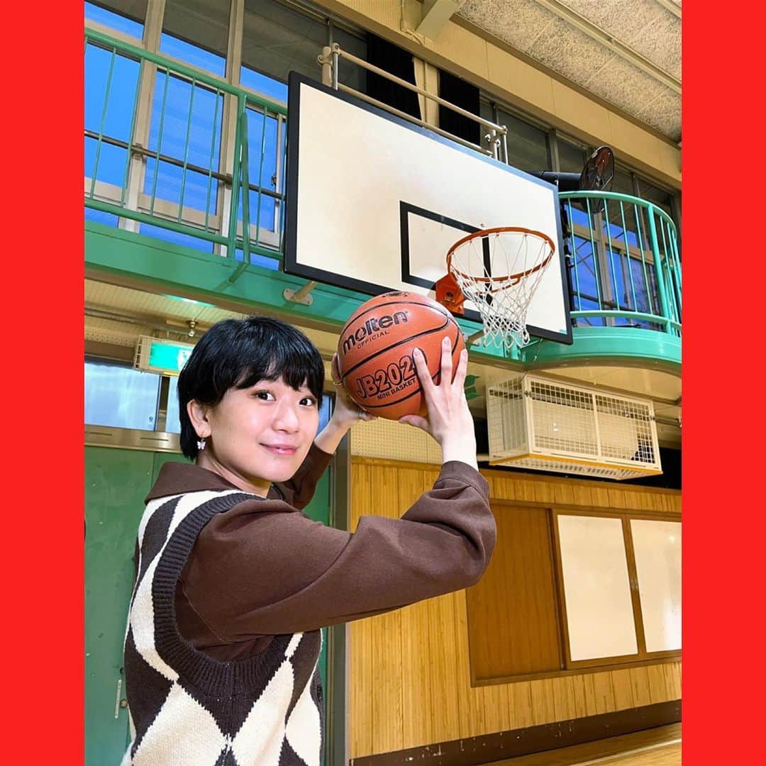 木原実優さんのインスタグラム写真 - (木原実優Instagram)「🏀今朝のZIP!特集🏀  意外な所にも広がるスラムダンク人気🏀  大ヒット中の映画「THE FIRST SLAM DUNK」の人気は 映画だけにとどまらず、思わぬ所にも！ ファンがラーメン店に殺到？ 世界からも注目される商品！？ 登場人物になりきるファンも！  スラムダンク特集でした！ 取材に御協力いただきました皆様、ありがとうございました！ 木原もシュート決まったよ！笑 （小学生の時バスケやっててよかった🏀ちなみに副キャプテンだった） #ZIP #木原実優 #SLAMDUNK   #SLAMDUNKMOVIE   #THEFIRSTSLAMDUNK」2月14日 13時57分 - xiguakihara