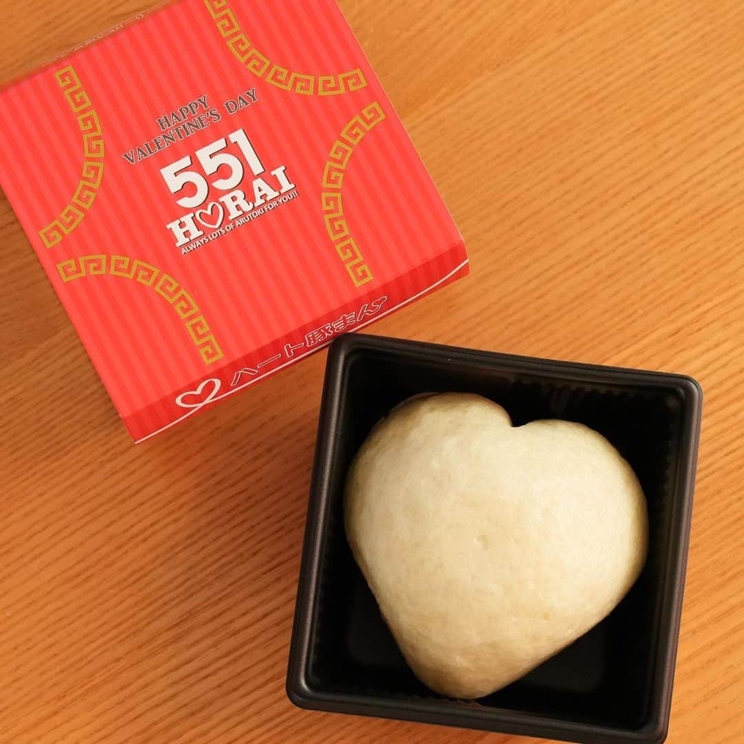植田佳奈のインスタグラム：「#Happy Valentine #551 #551蓬莱 #バレンタイン #豚まん #ハッピーバレンタイン」