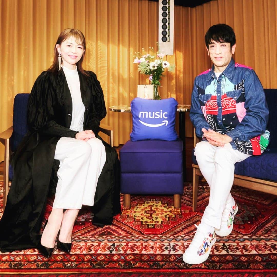 のインスタグラム：「アルバム 「Noriko's selection-innocent love-」 発売記念オンライントークイベントを 収録しました*･゜ﾟ･*:.｡..｡.:*･'  クリス松村さんが、とても音楽に精通していて アルバムを聴いてもらって感想をもらって すごくうれしかったです🥹♬  明日のアルバム発売日 20:00から公開されますので、 ぜひご覧くださいね💕  みなさんへ、バレンタインプレゼントとして届きますように🌸*･゜ﾟ･*:.｡..｡.:*･'･*:.｡. .｡.:*･゜ﾟ･*♡  ============================  青田典子オンライントークイベント明日20:00公開！  カヴァーアルバム「Noriko's selection-Innocent love-」の発売を記念し、クリス松村さんをゲストにお迎えしたオンライントークイベントを開催！ 発売日である2月25日(水)20:00より公開となります。 こちらのトークイベントは、ECサイトAmazonでCDを購入した方のみが観覧可能となっております。  発売記念トークイベント観覧用コード付きCD購入URL https://onl.bz/7ev9X3s  ■オンライントークイベント詳細 出演者：青田典子、GUEST クリス松村 ※Amazonにて観覧用コード付きCD購入者のみ観覧可能  ■視聴方法 対象商品購入者のみ、商品発送時送付されるメールに記載  ■視聴期間 2023年2月15日 20:00 ～ 2023年4月30日 23:59 まで ※期間内は繰り返しご視聴いただけます。 ========================== 青田典子オンライントークイベント明日20:00公開！  カヴァーアルバム「Noriko's selection-Innocent love-」の発売を記念し、クリス松村さんをゲストにお迎えしたオンライントークイベントを開催！ 発売日である2月25日(水)20:00より公開となります。 こちらのトークイベントは、ECサイトAmazonでCDを購入した方のみが観覧可能となっております。  発売記念トークイベント観覧用コード付きCD購入URL https://onl.bz/7ev9X3s  ■オンライントークイベント詳細 出演者：青田典子、GUEST クリス松村 ※Amazonにて観覧用コード付きCD購入者のみ観覧可能  ■視聴方法 対象商品購入者のみ、商品発送時送付されるメールに記載  ■視聴期間 2023年2月15日 20:00 ～ 2023年4月30日 23:59 まで ※期間内は繰り返しご視聴いただけます。  #クリス松村 #青田典子 #Innocentlove #Noriko'sselection #amzon #アルバム発売日」