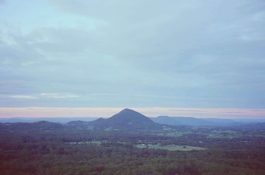 Amelia Zadroさんのインスタグラム写真 - (Amelia ZadroInstagram)「mountains, somewhere on the Sunshine Coast, on one of my little retreats」2月14日 15時15分 - ameliazadro