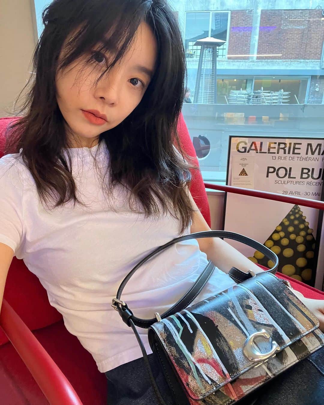 ソジン のインスタグラム：「오랜만인 셀카 포기 못해📸 예쁜 갬성도 포기 못해🌷」