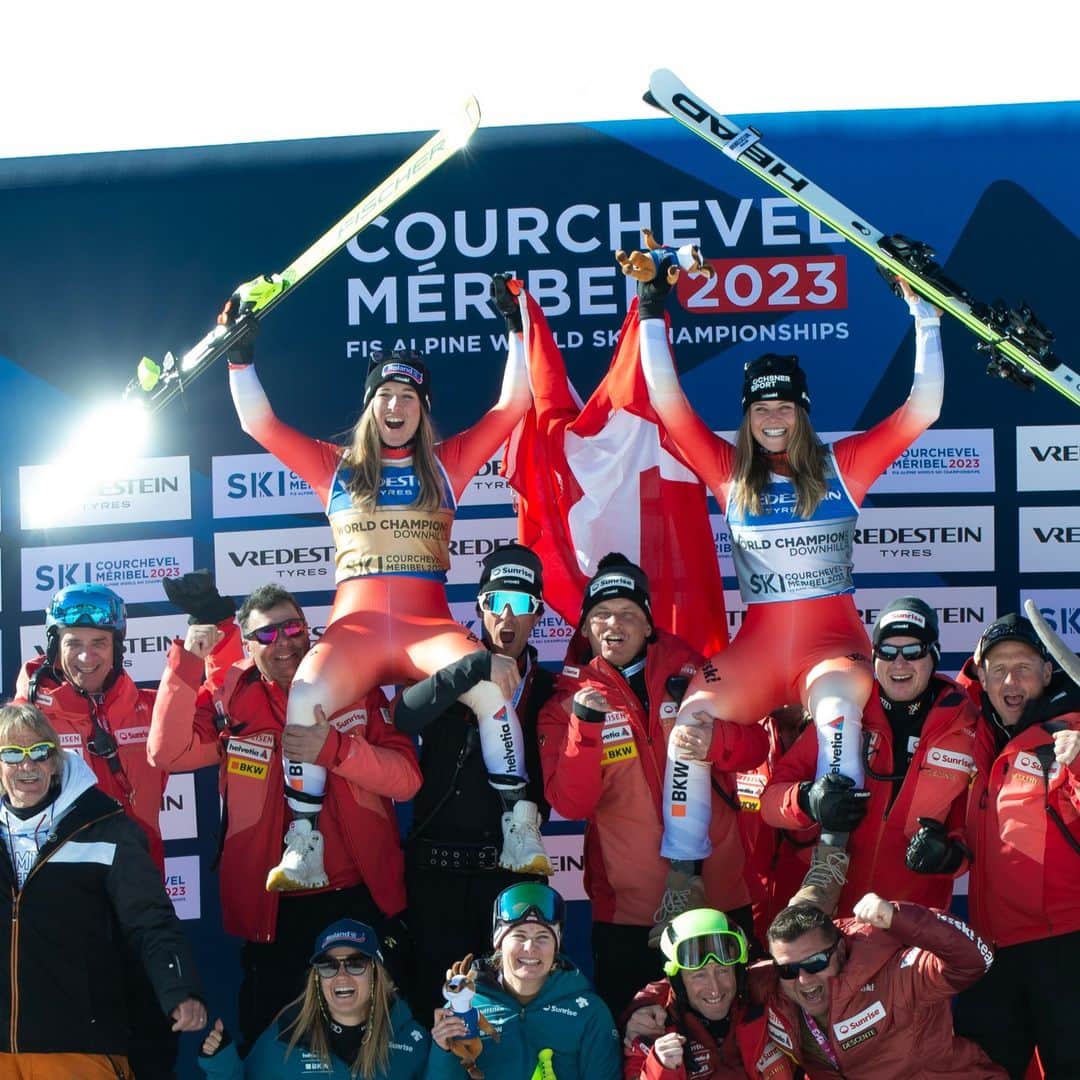 Descenteさんのインスタグラム写真 - (DescenteInstagram)「Now here are the heroes of the Swiss Ski Team!  We are moved by your great performance in the 2023 FIS World Alpine Ski Championship!  Thank you!  #marcoodermatt  #swissskiteam  #corrinesuter  #jasmineflury  #courchevel」2月14日 15時30分 - descente_international
