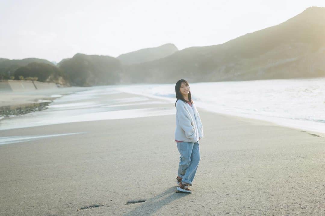週刊少年マガジンのインスタグラム：「3週連続#日向坂46 ラストは…？  2023年2月8日（水）発売の「#週刊少年マガジン 」10号に、#日向坂46 から#金村美玖 さんが再登場！  日向坂46で大人気を誇り、1st写真集『羅針盤』も大ヒットしている金村美玖さんが、週マガに再び登場！グラビアも大増の13Pでお届け！  ここでしか見れない金村美玖さんの表情は必見！  ⚠︎発売は本日までです！⚠︎  —  撮影 / 藤本和典 スタイリング / 優哉 ヘアメイク / スズキユウジ コーディネート / 福澤卓弥 衣装協力 / ROSE BUD ルミネエスト新宿 / Knuth Marf デザイン / 松本麻美（GROSVENOR design）」