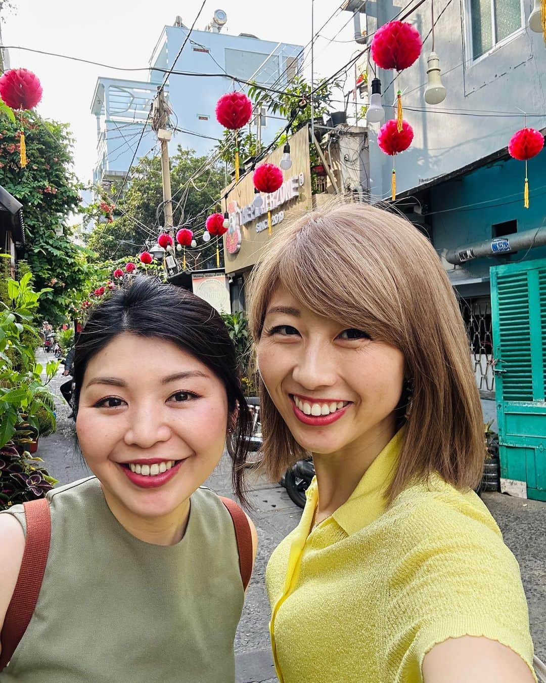 吉田ちかのインスタグラム：「Girls trip to Ho Chi Minh🇻🇳✨   It has been way too long!! Getting flashbacks of our Gold Coast trip we took in 2015😆omg it’s already been like 8 years??😳  ホーチミンで女子旅！ 久しぶり過ぎる！！ 2015年のゴールドコーストの旅がちょいちょいフラッシュバック😂ってか、あれからもう8年⁉️😱  A big thanks to Osaru-san, Pudding, and Clover for letting mommy go on this little journey!」