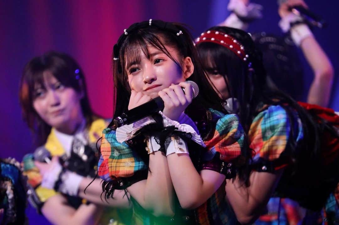 蛭田愛梨のインスタグラム：「ライブ中の私🐰🐰💜  #虹コン #蛭田愛梨 #hirutaairi #followme #fyp」