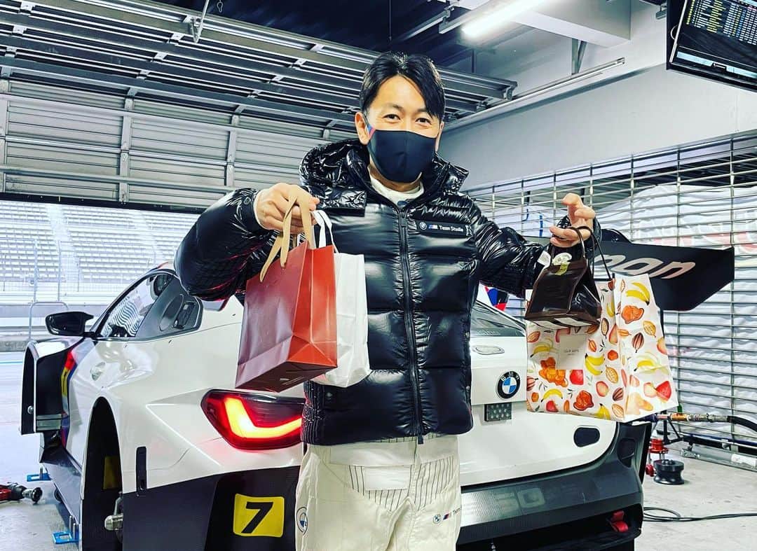 のインスタグラム：「今日はバレンタインデーですね。  先週の富士テストの時に一足早くチョコレートを頂きました。 ありがとうございました😊 チョコは大好きなんで嬉しいです〜😍  #バレンタインデー #チョコレート」
