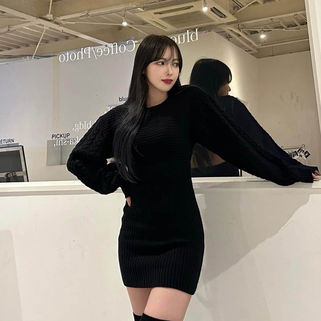 葉月ひまりのインスタグラム：「大阪の可愛いカフェ☕️ 店内可愛いしフードも美味しかった♡ （湿気で前髪おわている、、、）」