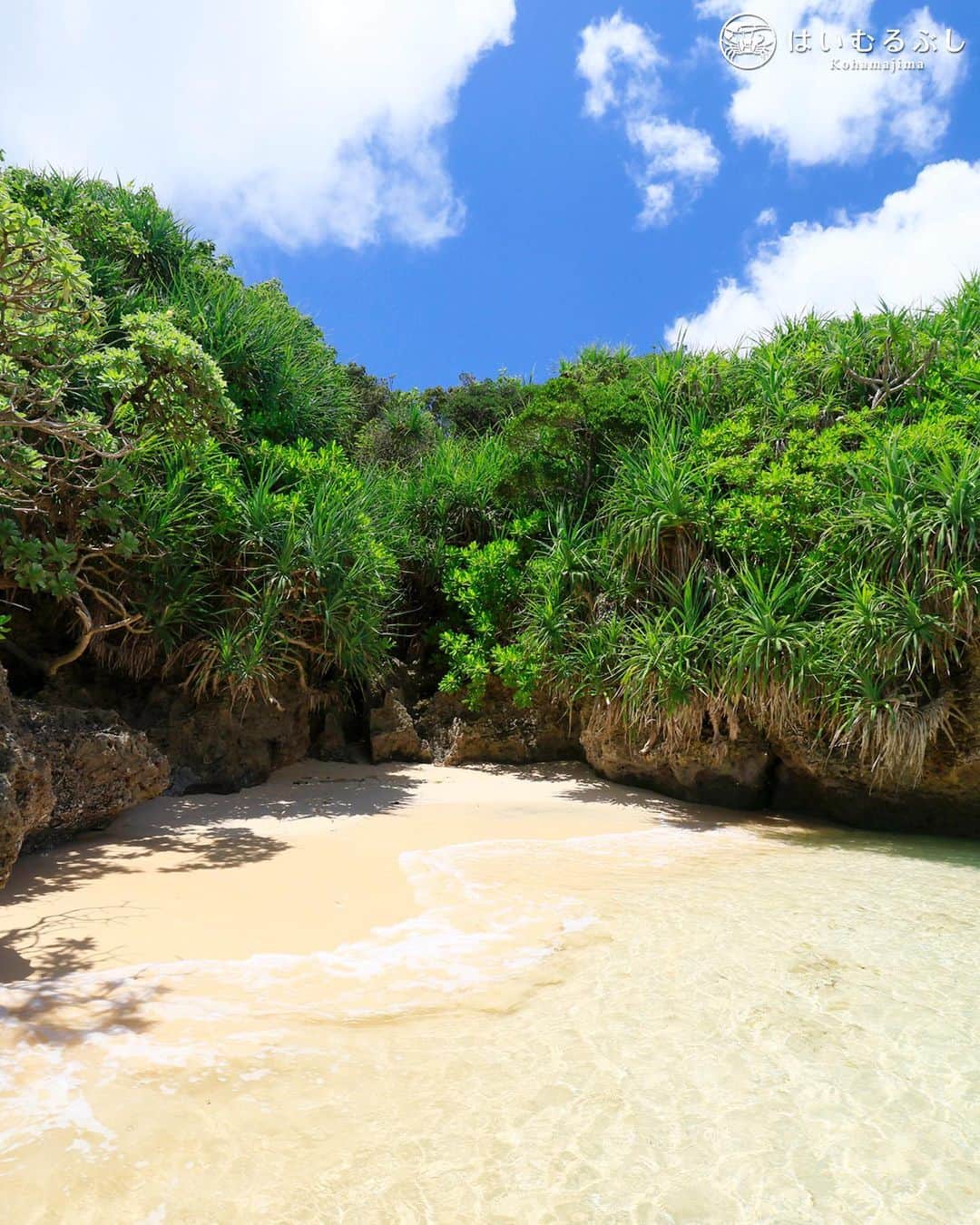 HAIMURUBUSHI はいむるぶしさんのインスタグラム写真 - (HAIMURUBUSHI はいむるぶしInstagram)「小浜島・はいむるぶしから癒しの風景をお届けします。 離島にはあまり知られていない美しい砂浜が多々あります。 美しい自然に抱かれた砂浜に打ち寄せる小波の心地よい音色… 爽やかに吹き抜ける海風、そして綺麗な景色… 自然すべてに癒される離島の休日をお楽しみください。 #沖縄 #八重山諸島 #離島 #砂浜 #景色 #海 #石垣島 #小浜島 #リゾート #ホテル #はいむるぶし  #japan #okinawa #yaeyama #island  #beautiful #scenery #beach #sea #wave #ishigaki #kohamajima #resort #hotel #haimurubushi」2月14日 16時50分 - haimurubushi_resorts