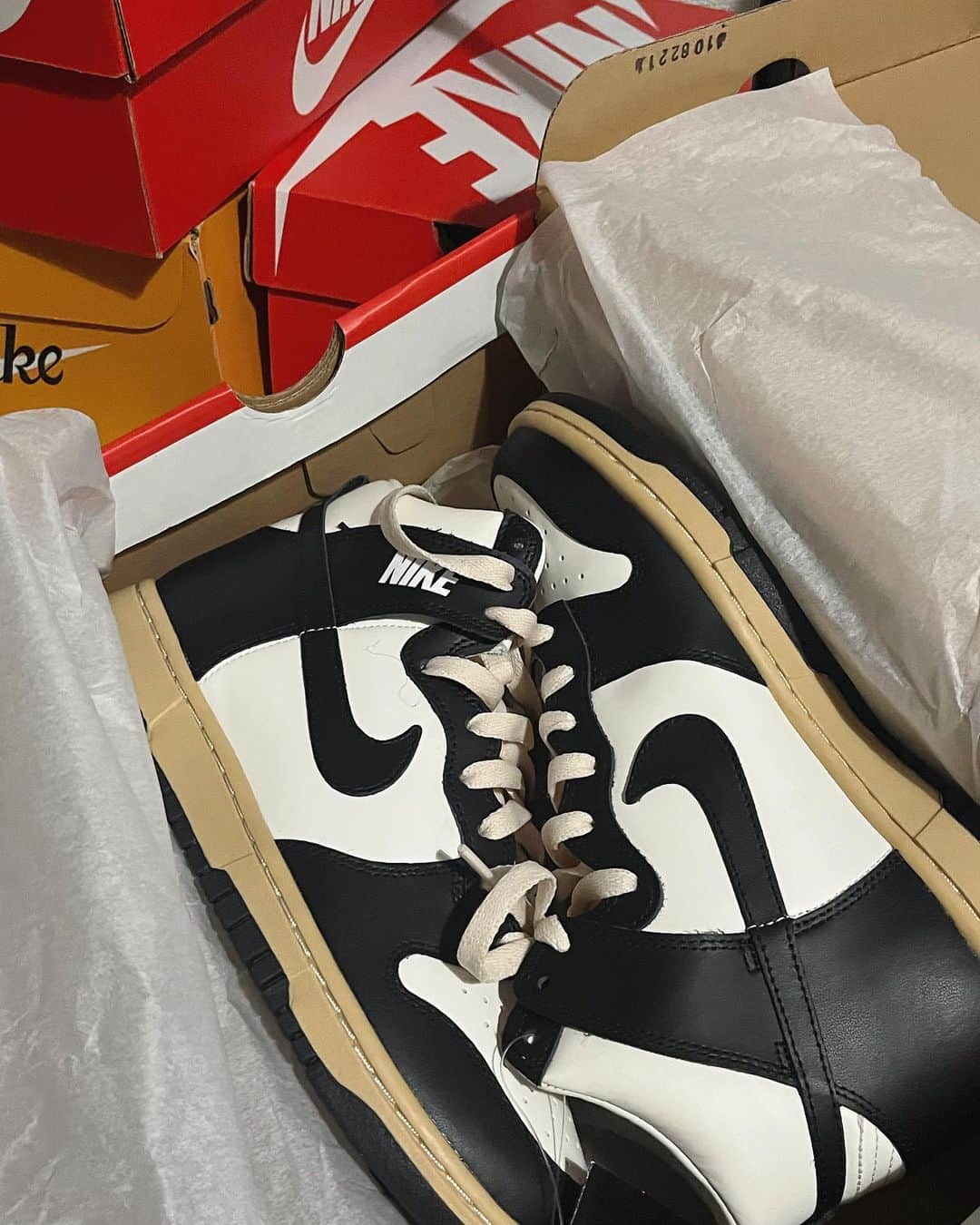 羽柴なつみのインスタグラム：「🆕👟  意外と黒系持ってないからレア!」