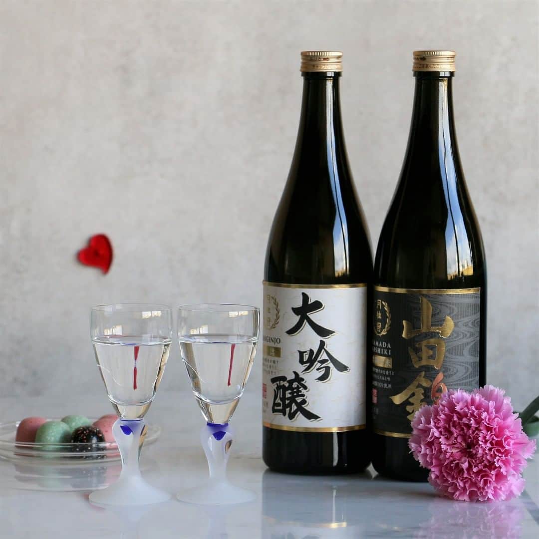 月桂冠のインスタグラム：「ℍ𝕒𝕡𝕡𝕪 𝕍𝕒𝕝𝕖𝕟𝕥𝕚𝕟𝕖 ಇ ꒷ ꒦꒷ ꒦꒷ ꒦꒷ ꒦꒷ ꒦꒷  大切な人と、素敵な一日をお過ごしください。  #バレンタイン #大吟醸 #山田錦特別純米  #日本酒好き #日本酒好きと繋がりたい」