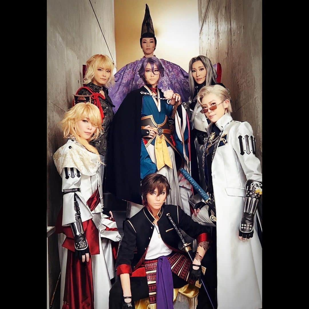 綾凰華さんのインスタグラム写真 - (綾凰華Instagram)「.  舞台『刀剣乱舞』禺伝　矛盾源氏物語 東京公演ありがとうございました。  もうすでに 残すところあと大阪公演だけということに 淋しくなってきてます🥲 悔いなきように もっともっと一文字則宗の 呼吸ができるように 存在できるように頑張ります。 #一文字則宗  思いの丈は走り抜けてから🕺✨ まずは、みんなで！元気に！大阪に出陣致します！ どうぞ宜しくお願いします。  #刀剣男士　#光源氏　#一文字一家 #お気に入りのタッセル #いちご  #大阪だー‼︎ #粉もん食べたいなぁ #たこ焼き　🐙 #お好み焼き　 #綾凰華  #happyvalentine」2月14日 17時17分 - aya_o_ka