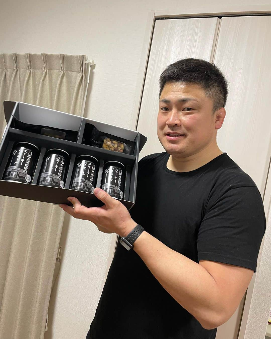 谷田部洸太郎のインスタグラム：「2023.2.14 バレンタインって事でウイスキーいただきました💁‍♂️🥃  飲みやすくて少しクセのあり大好きな味！  @yumieyatabe  ありがとうございます👍  #三郎丸蒸留所 #若鶴酒造 #三郎丸蒸留所のスモーキーハイボール #ばりうまっ」