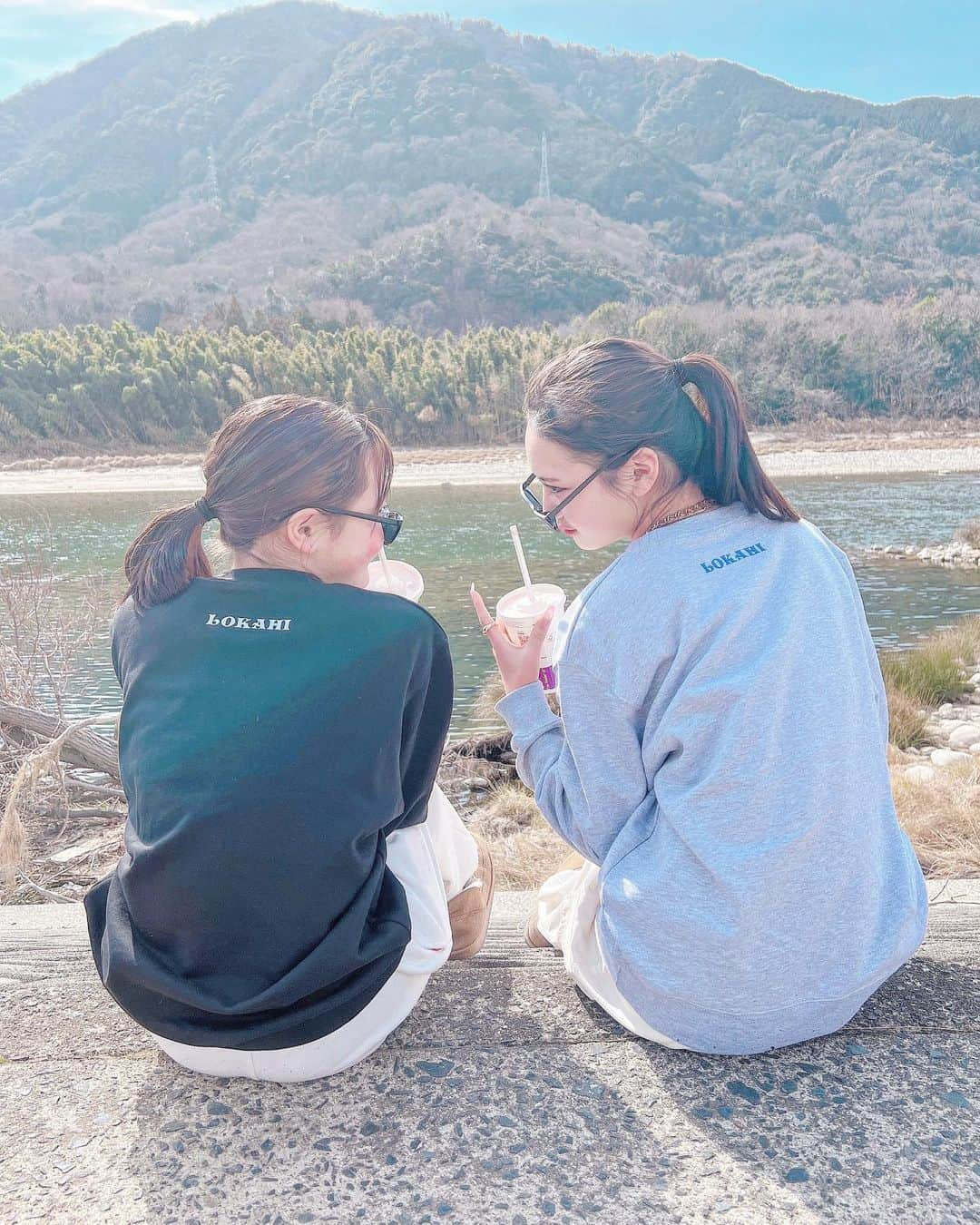 代田萌花さんのインスタグラム写真 - (代田萌花Instagram)「Happy valentine🤎🤎🤎 今日は私の誕生日と、結婚記念日🎂 バレンタインと、なんか忙しい一日✨ たくさんお祝いdmありがとうございます😭 めちゃくちゃ嬉しかったです😭💕  @lokahi__official  トレーナーもかにいな着用♡ クーポン[mocaniina］です♡ 良かったら覗いてみてね✨✨✨  #バレンタイン#誕生日#もかにいな#もかにな#結婚記念日#姉妹#姉妹ママ#カジュアル#ボーイズ#sister #sisters #valentine #happyvalentine」2月14日 18時06分 - micky.kira