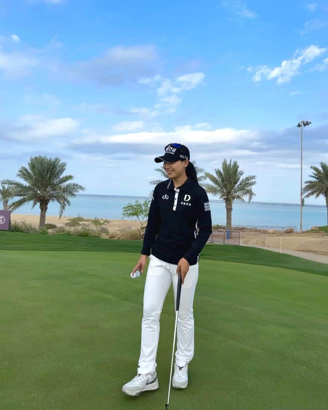 イ・ソミのインスタグラム：「. ☁️💨🐬🐋🏝️🐳🌊🤍 . . . #golf #골프 #사우디아라비아」