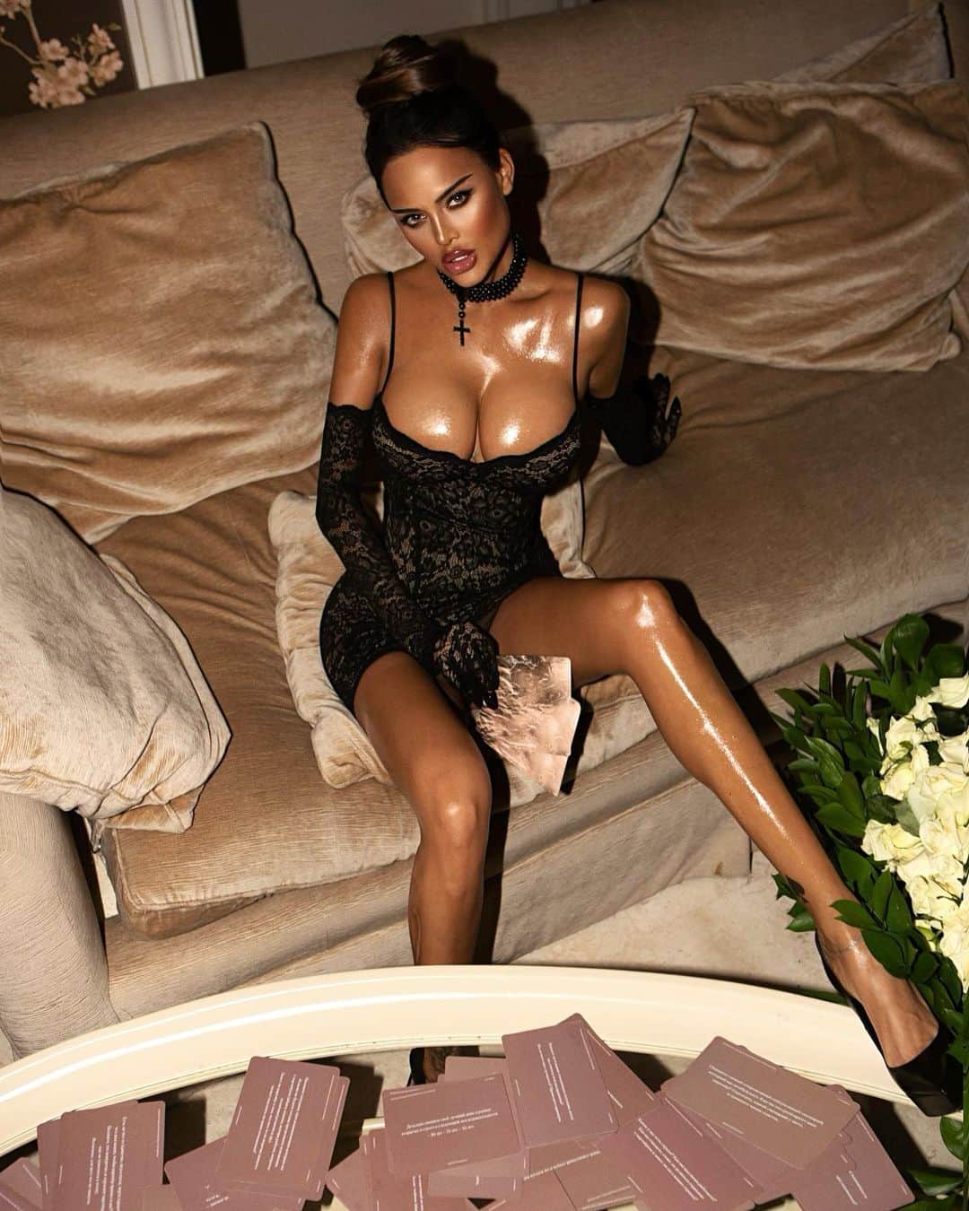 Nita Kuzminaのインスタグラム：「Happy Valentine Day! ♥️ Чтобы ваше свидание прошло незабываемо, Я хочу поделиться своим новым будоражащим сознание рецептом, от которого вы вдвоем получите незабываемое наслаждение, благодаря игре 18+ от  @spiritofinsight 🔞😈 Смысл игры заключается в том, что у вас будет колода карт, вы по очереди достаете карту и отвечаете предельно честно на вопрос или выполняете действие. Предупреждаю! Вопросы будут достаточно провокационными и горячими, что максимально раскроет истинные желания вас и вашего партнера!🔥  Предлагаю два варианта игры: про секс (для тех, кто хочет повысить качество и остроту сексуальных ощущений). Второй вариант для влюблённых, игра про отношения (для пар, которые хотят лучше понять друг друга, обсуждая важные и «неудобные» вопросы, которые в повседневной жизни обсуждать стесняются)  По промокоду NITALOVE, вам будет предоставлена 14% скидка  P.S. И ещё.. в @spiritofinsight вы сможете найти другие подарки для себя, для любимого, друзей и даже для детей. Все очень красиво упаковано и создано квалифицированными специалистами 💋   https://spiritofinsight.com __ Dress @molo.jay.b  Photo @revyakinaph」