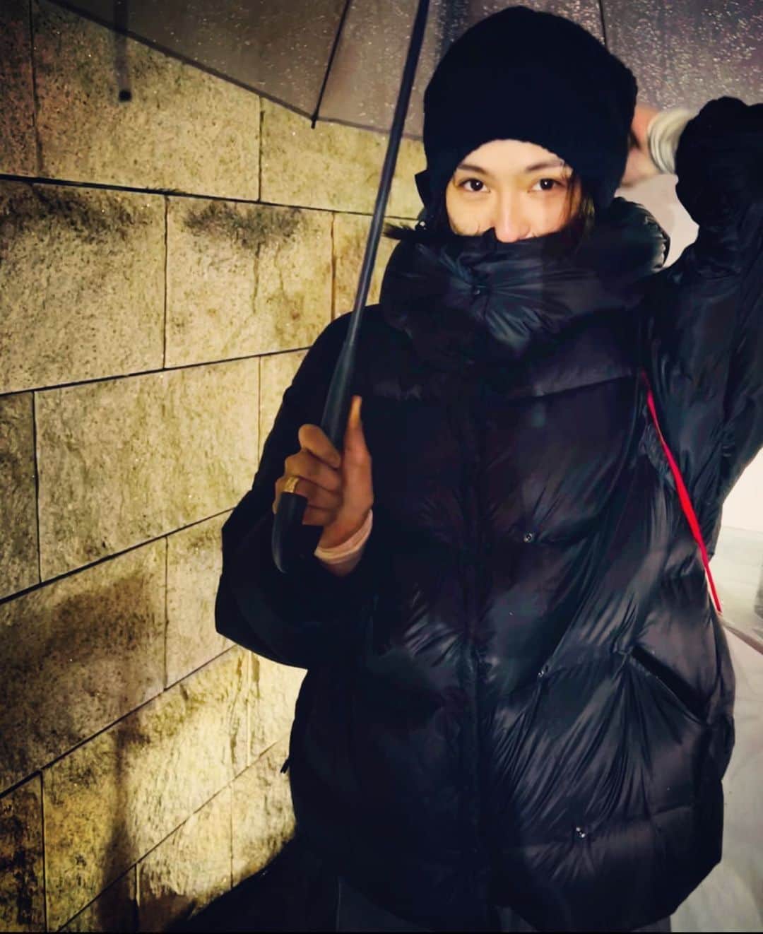 中村アンのインスタグラム：「☔️🌧️🪬🛍⛄️ @moncler @hyke_official」