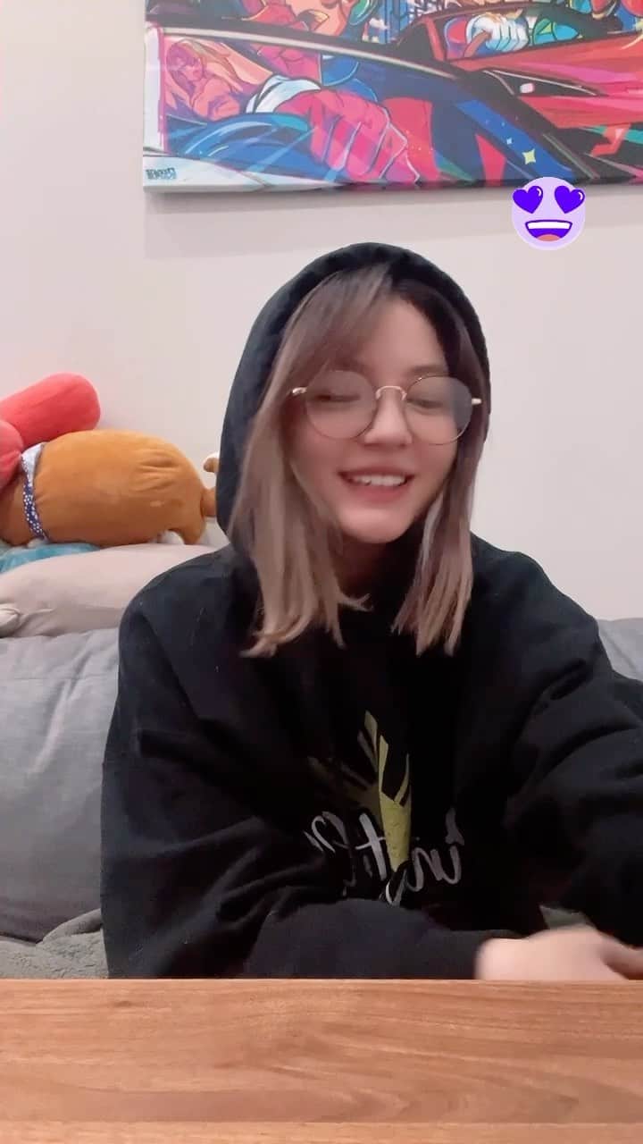 Shannonのインスタグラム：「SmileJourney = complete!!!! I am SUPER thrilled with the results of my @smiledirectclub treatment. The process was seamless and so easy to layer into my daily routine as I was able to complete the entire treatment from home. I now feel more confident on camera and most importantly, I can’t stop smiling 😁 I highly recommend getting started on your own SmileJourney, so check out the link in my story and be sure to use my code SHANNONSMILES for $100 off your aligners!! #SmileXP #smiledirectpartner #smileclub #ad」