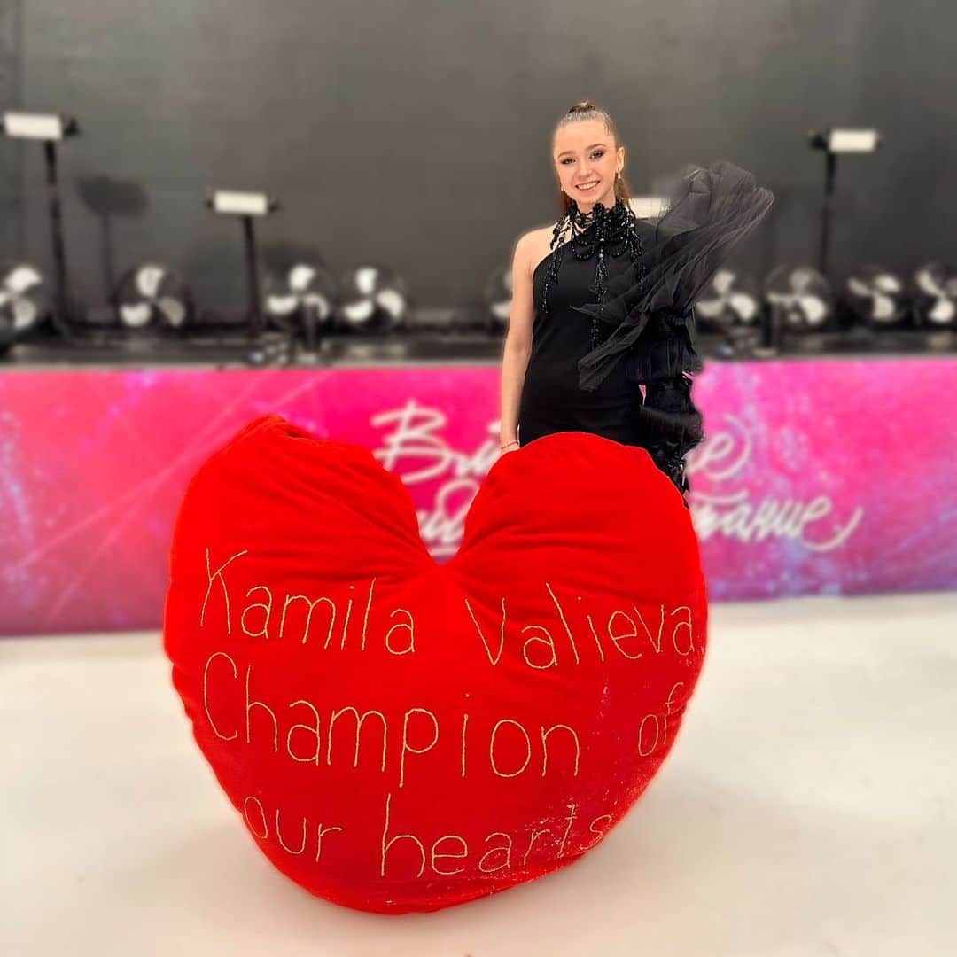 カミラ・ワリエワのインスタグラム：「С Днём всех влюблённых ❤️ Любите и будьте любимыми 🫶」