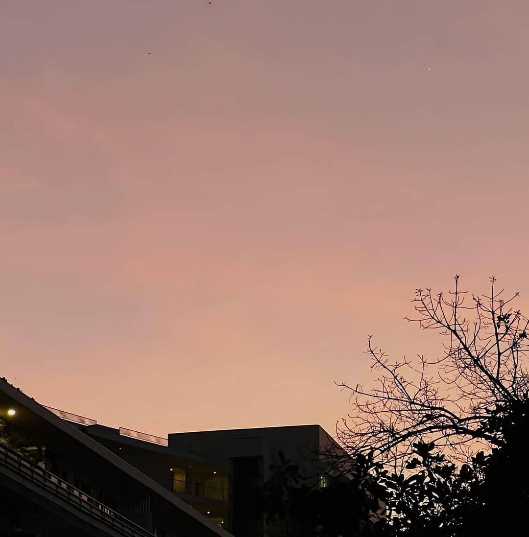 のインスタグラム：「Whenever I see the sunset, it reminds me of the future and gives me indescribable feelings... This is the most attractive time of the day … ! 🧘‍♂️」