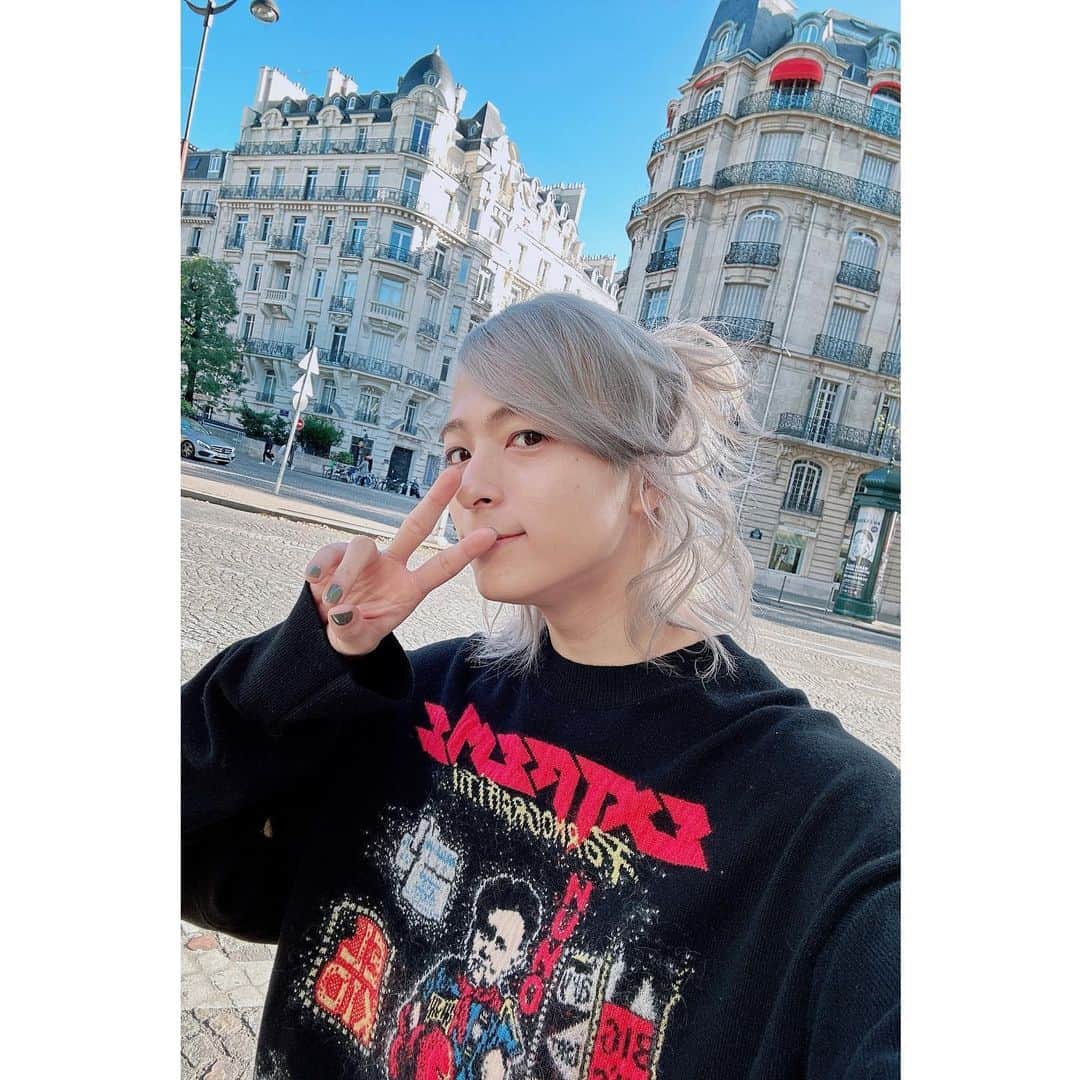 和田颯のインスタグラム：「. パリの思い出🇫🇷 自撮り📷 この髪型も好きだったな〜 #28」