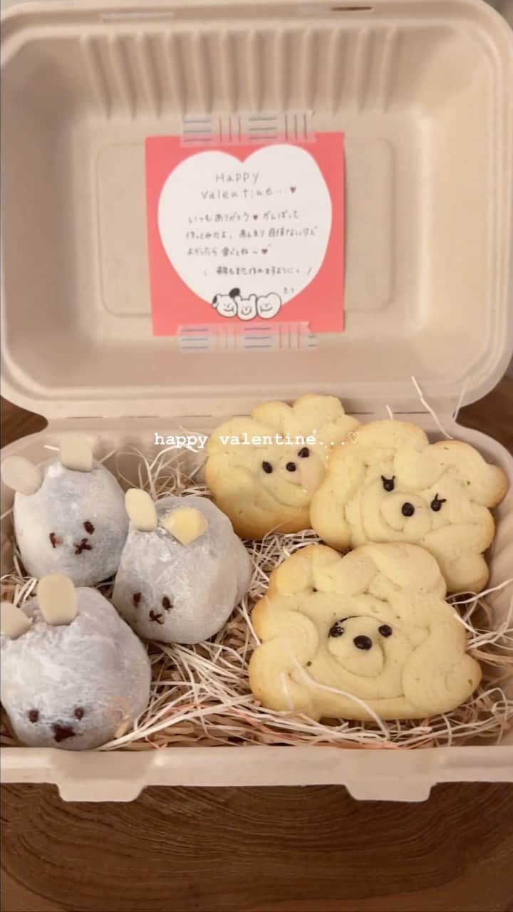 きりまるのインスタグラム：「happy valentine〜🍫♡ がんばって作った🫶🏻♡ 不器用すぎて 正解かわからんけど（笑） なんか気合い入れて3種類も作ってしまった（笑）  #バレンタイン#バレンタイン手作り  #valentine #バレンタインチョコ」