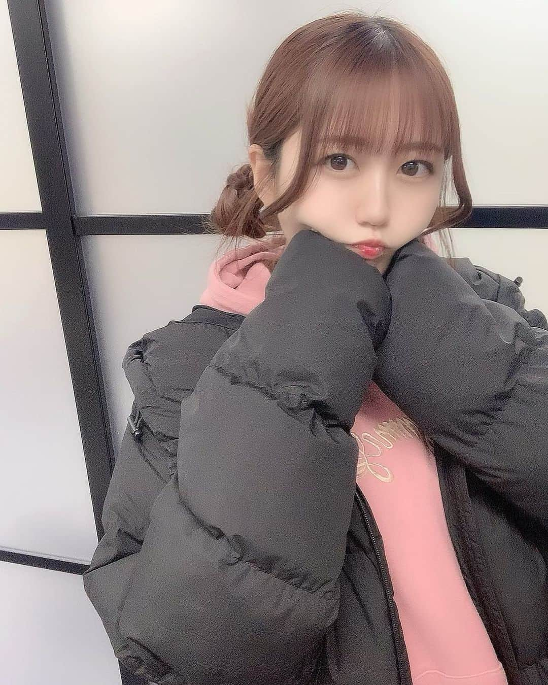 古谷柚里花のインスタグラム：「‪‪𝐇𝐀𝐏𝐏𝐘 𝐕𝐀𝐋𝐄𝐍𝐓𝐈𝐍𝐄 ‪🧸🤎  #happyvalentinesday #バレンタイン #アイドル #パーカー女子 #お団子ツイン #i4i」