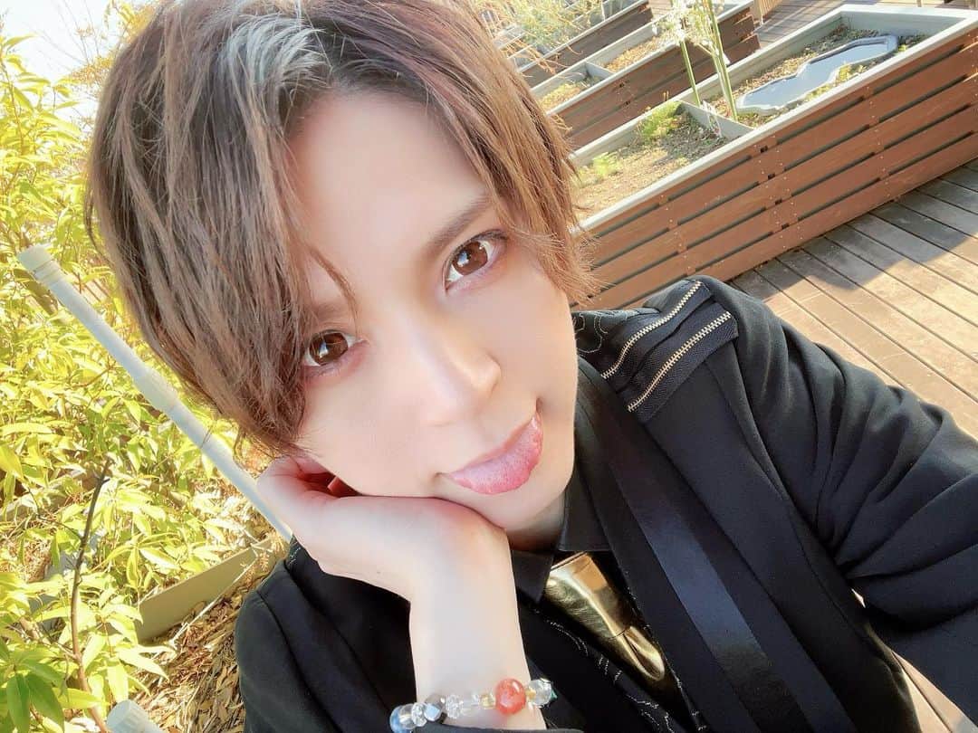 Yusukeのインスタグラム：「#heroyusuke #v系 #v系バンド #ビジュアル系 #visualkei #屋上 #良い天気」