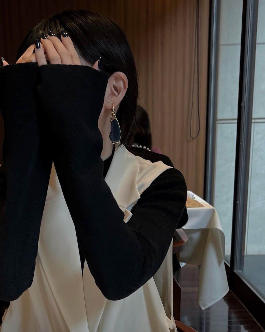 のインスタグラム：「. これ何年前のイヤリングかな🥺 フレイのアクセは金アレでも付けたくなる可愛さ🥺  #frayid」