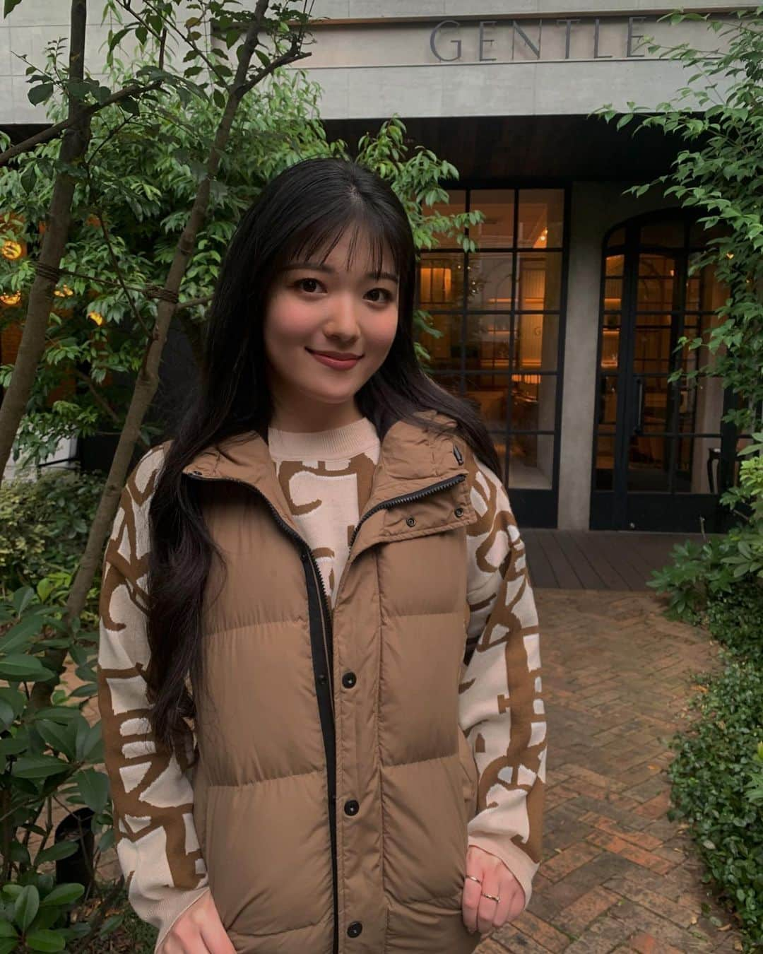 若本美夏海さんのインスタグラム写真 - (若本美夏海Instagram)「happy valentine🍫  welcome bangs🤎  #valentineday #hairstyle #newhairstyle #gentledining #gentlediningandsushibar」2月14日 21時19分 - minami_wakamoto