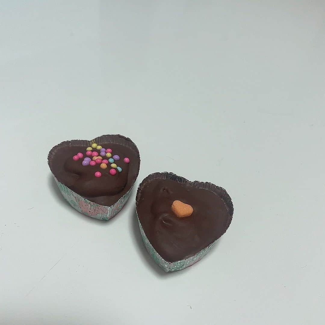 のインスタグラム：「中学生ぶりのチョコ作った🍫 やっぱりこれしか勝たん」