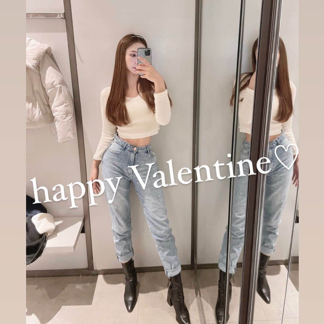 のインスタグラム：「happy Valentine♡🍫 . . tops @maybins_japan  pants @zara  boots @zara  . . #大人かわいいコーデ #韓国ファッション #オルちゃんヘア #おるちゃんファッション #韓国メイク #オルチャンファッション #秋冬コーデ #韓国コーデ #シンプルコーデ #zarafashion #ファッションコーデ #ヘアケア #ボディメイク #ヘアセット #ありがとう #thankyou #感謝」