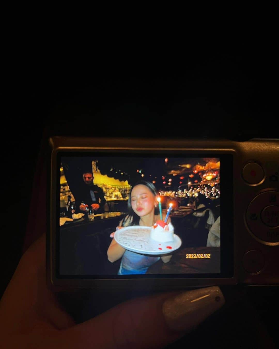 MANAのインスタグラム：「こーんな幸せな誕生日生まれて初めてです😍 みんなあいしてるよ❤️」