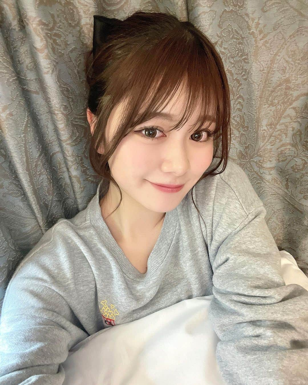 熊谷真里（まりくま）さんのインスタグラム写真 - (熊谷真里（まりくま）Instagram)「⁡ ⁡ ハッピーバレンタイン！🍫 皆は何か作ったり、もらったりした？？ どんな1日だったか教えて〜😚🤎 ⁡ ⁡ ⁡ ⁡ ⁡ ⁡ ⁡ ⁡ いつもいいね＆コメントありがとうございます🧸🎀 ⁡ ⁡ ⁡ ⁡ ⁡ ⁡ #まりくま #まりくま進化計画 #POP #Popteen #ポニーテール #ポニーテールアレンジ #ポニーテール女子 #スウェットコーデ #スウェット女子#散歩 #ブラウンヘア #バレンタイン #instadaily」2月14日 21時44分 - maritsupe0208