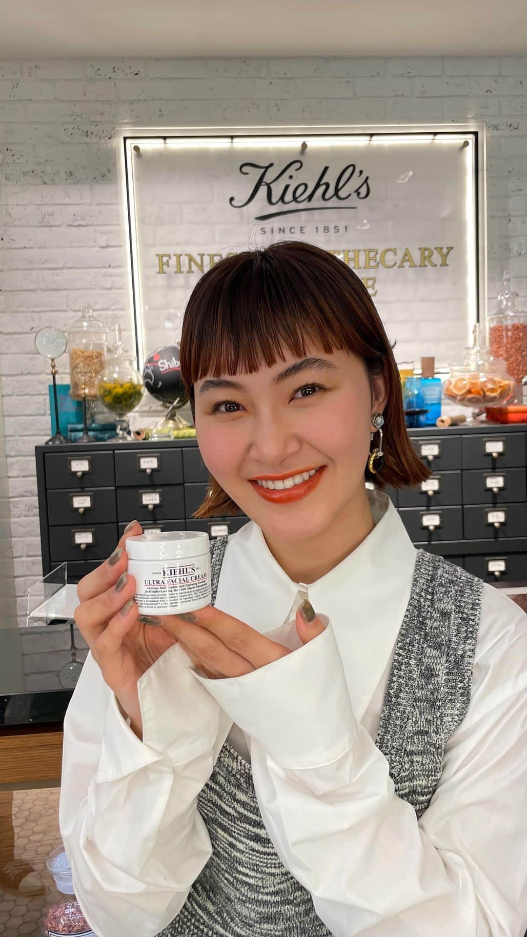 村上佳菜子のインスタグラム：「キールズで保湿と乾燥対策について学んだよ🌻🌻 お肌について、すっごい学べるよ〜！」