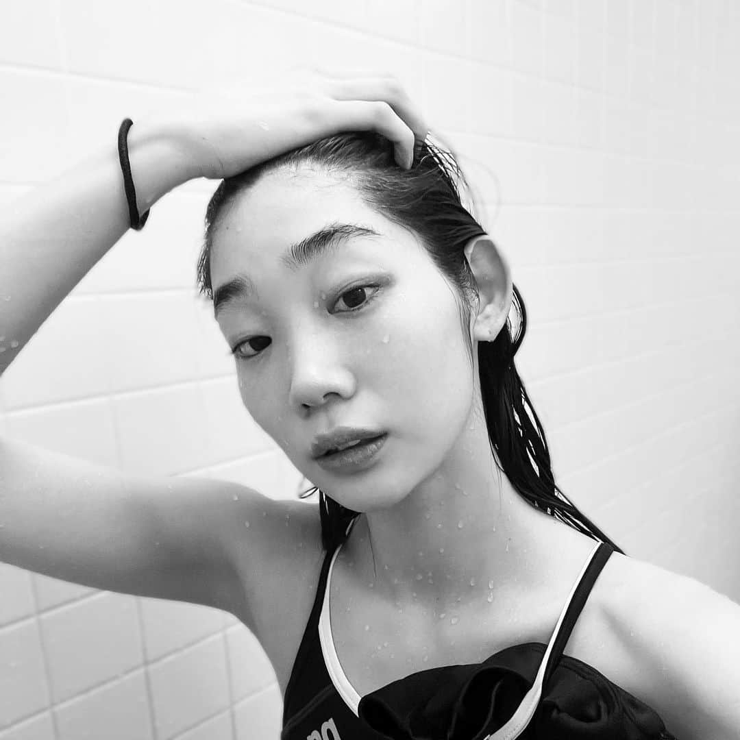 江原杏樹のインスタグラム：「毎週通ってるスイミング🏊🏻‍♀️ 競泳水着は王道のspeedとarena愛用してるよ🏊🏻‍♀️🏊🏻‍♀️  水着の肩紐にゴーグルと帽子挟むよね！ そんなことより、ハッピーバレンタインデイでした！」