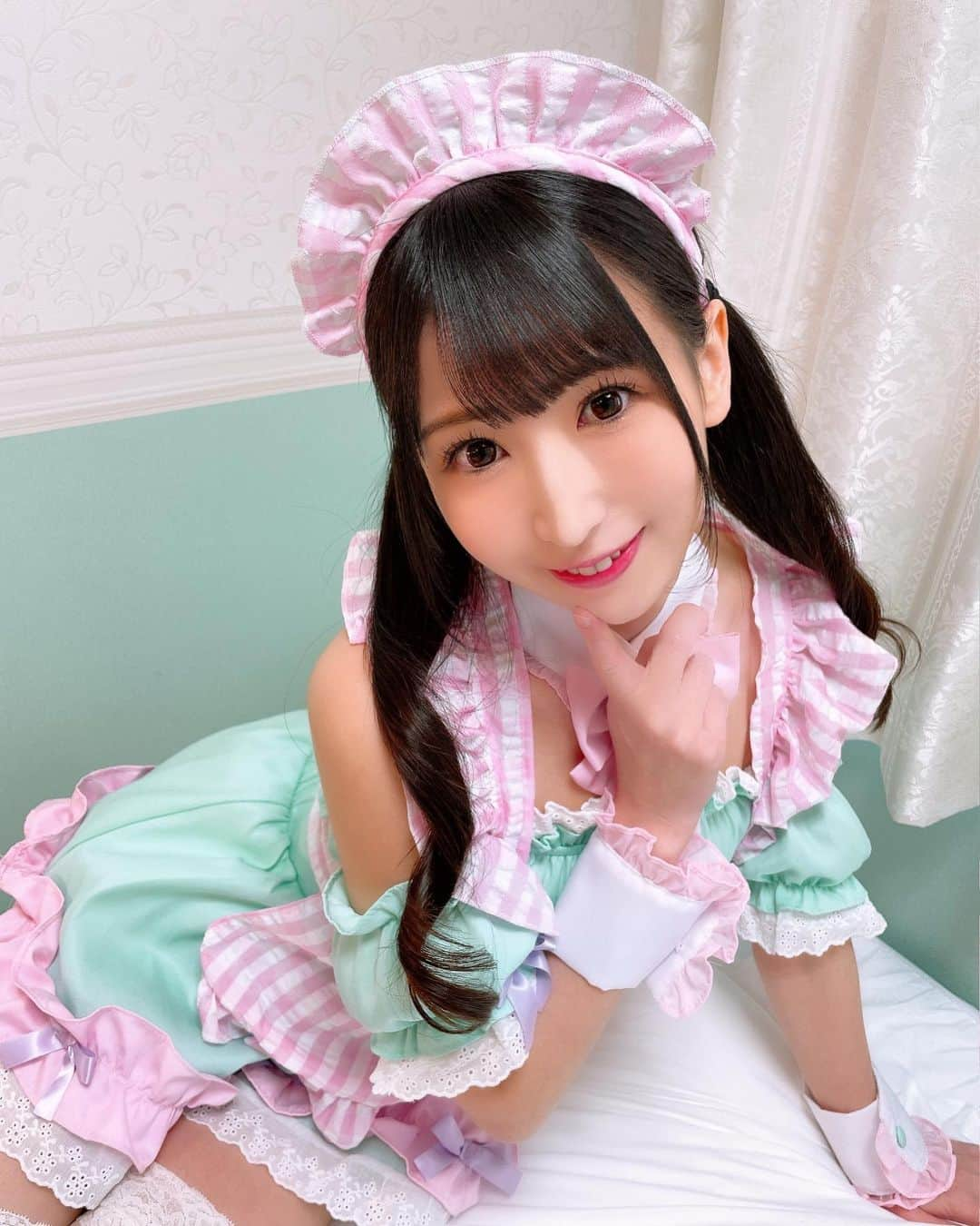 谷麻由里さんのインスタグラム写真 - (谷麻由里Instagram)「パティシエちゃん🍀💓  ハッピーバレンタイン(*ฅ́˘ฅ̀*)♡ ガトーショコラ作ったよ♡  先日のライブで秘密でバレンタインのお菓子を来てくれたみんなに渡そうと思ってたのに早起きできなくて作れなかったので、フィナンシェの材料がお家にありまゆ🥹🤍  #バレンタイン #valentine #valentineday #メイド #バレンタインコスプレ」2月14日 22時43分 - mayusamatokeiyaku