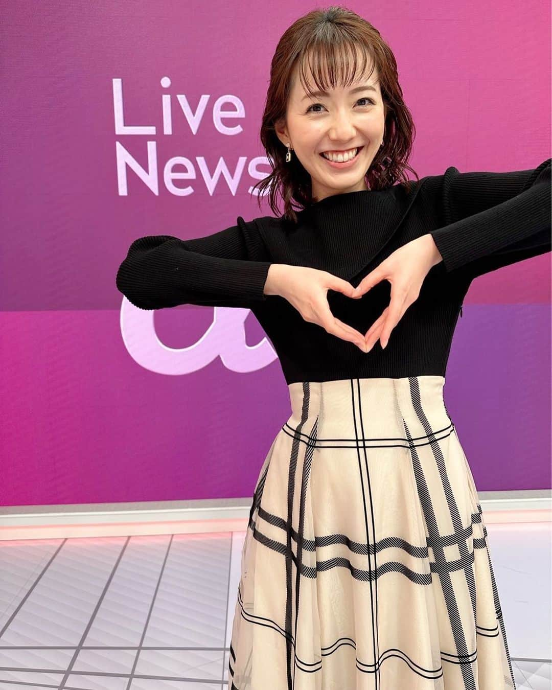 フジテレビ「THE NEWS α」さんのインスタグラム写真 - (フジテレビ「THE NEWS α」Instagram)「. ハッピーバレンタイン🍫❣️  今夜も是非お付き合いください☺️  きょうのコメンテーター #長内厚 さん @wbs_osanai  #崔真淑 さん @masumi_sai   #livenewsα #ライブニュースα #フジテレビ #fujitv #ニュース #内田嶺衣奈 #小澤陽子 #今湊敬樹 #上中勇樹 #海老原優香 #松﨑涼佳」2月14日 23時08分 - news_alpha