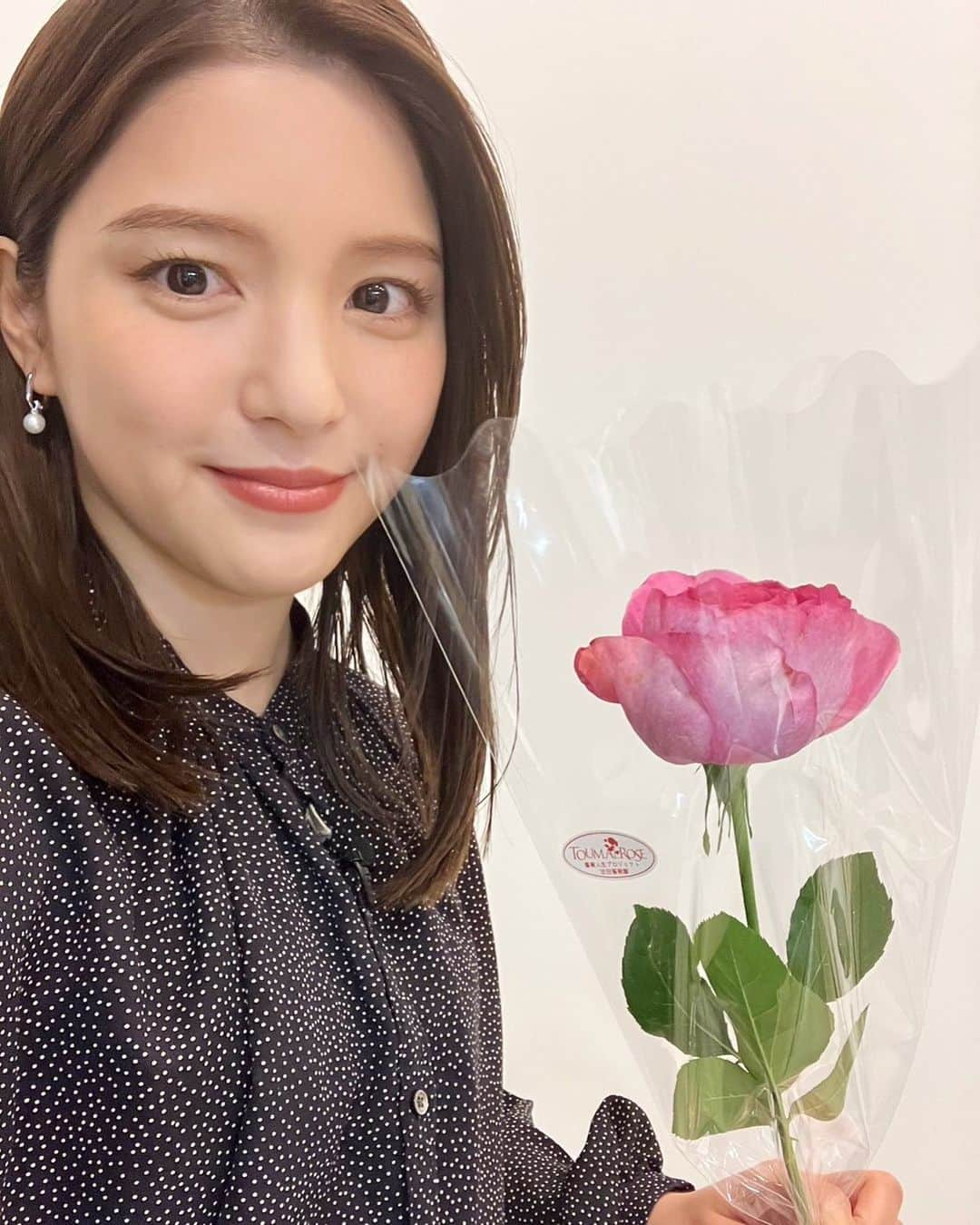 川島海荷さんのインスタグラム写真 - (川島海荷Instagram)「Happy Valentine Day🌹  いつかの自撮りなのですが……😌  今日は休演日だったので、マッサージへ行ったりと体を整えていました。ぐっすり寝られそうです。また明日、おやすみなさい。」2月14日 23時30分 - umika_kawashima