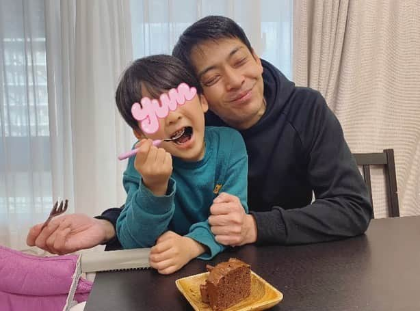 結花子のインスタグラム：「大好きなお2人へ🫶 . #happyvalentinesday  #love #myhusband #and #myson #手作り　#パウンドケーキ」