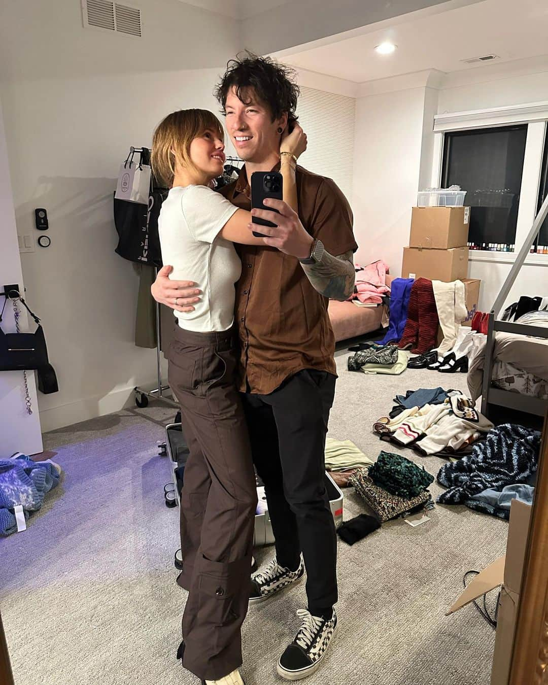 ジョシュ・ダンさんのインスタグラム写真 - (ジョシュ・ダンInstagram)「happy valentine’s day absolute love of my life @debbyryan」2月15日 0時03分 - joshuadun