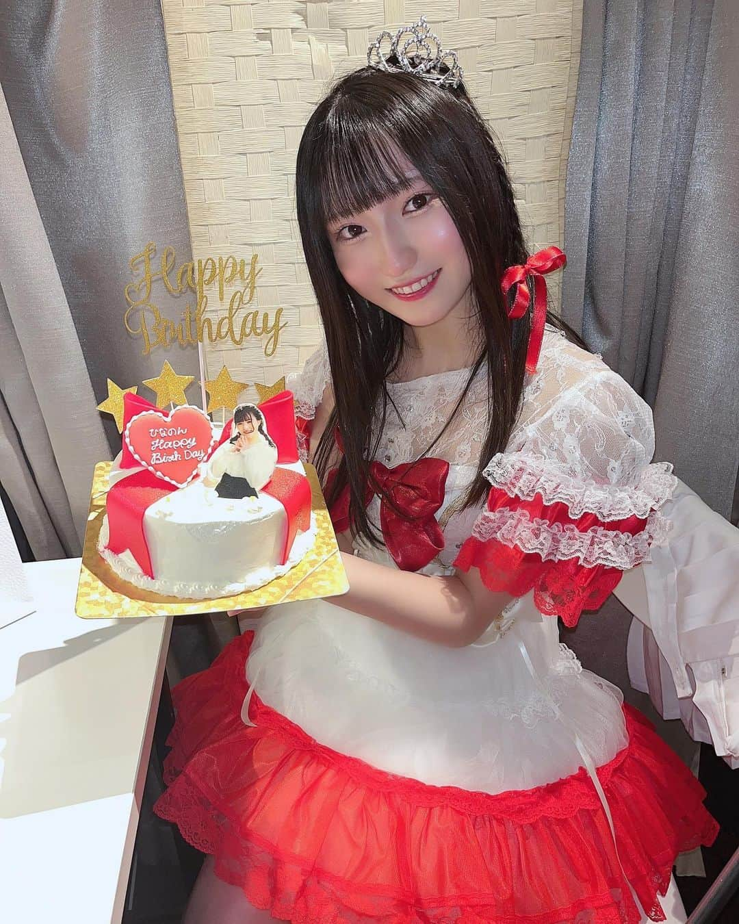 野田陽菜乃のインスタグラム：「産まれました👶🏻💕  #誕生日#誕生日ケーキ#ケーキ#生誕#生誕祭#赤#アイドル#地下アイドル#ラストティーン#ラスト#野田陽菜乃#君とセレンディピティ#君セレ#リボン#幸せ#birthday#birthdayケーキ#黒髪#黒髪ストレート」